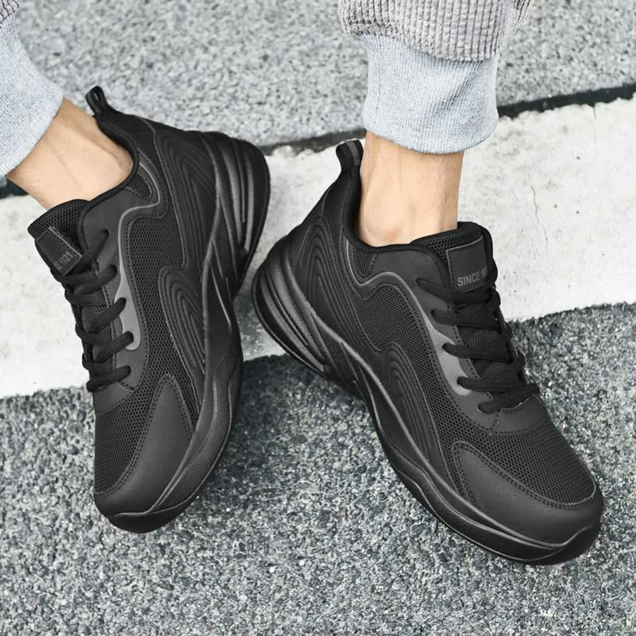 Black casual curved stripe shoe sneaker 2492