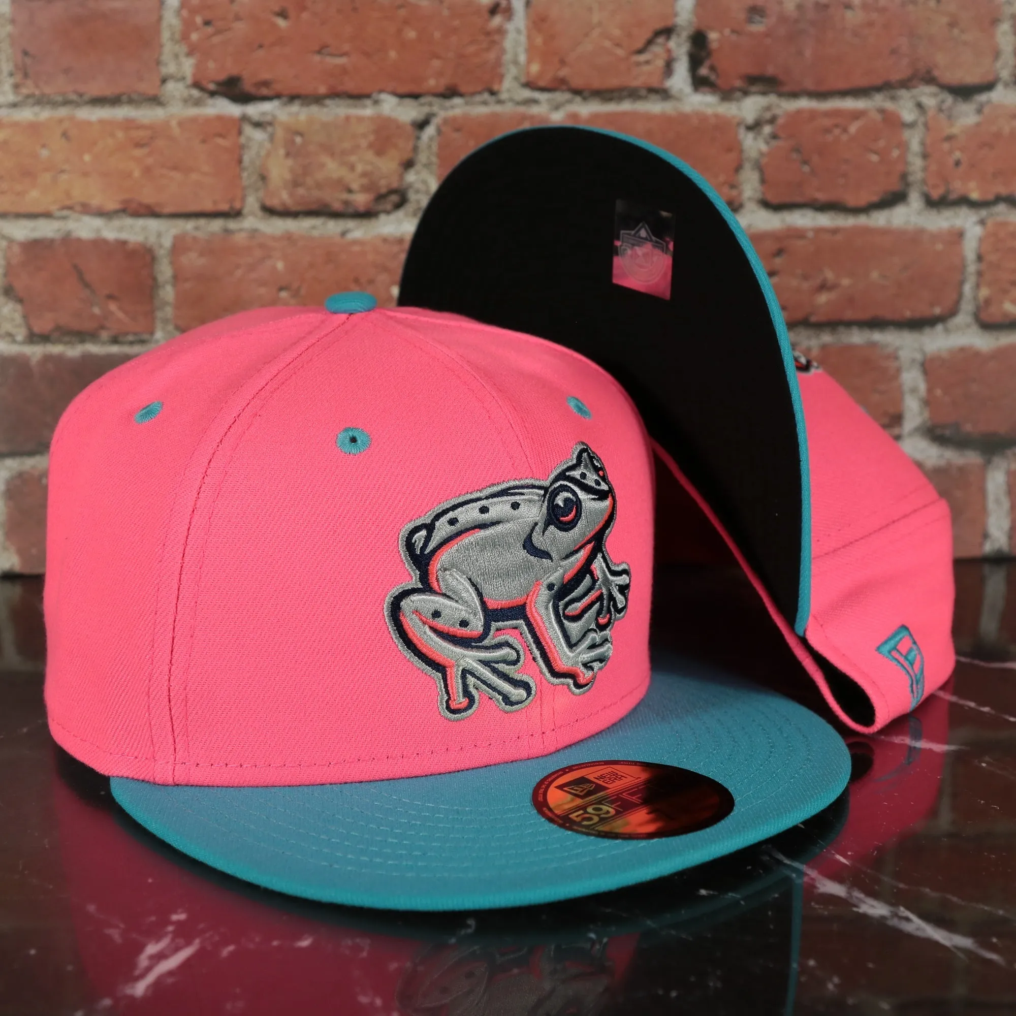 Lehigh Valley Ironpigs Coqui Copa De La Diversion 2023 Two-Tone Black Bottom 59Fifty Fitted Cap | Pink/Blue 5950