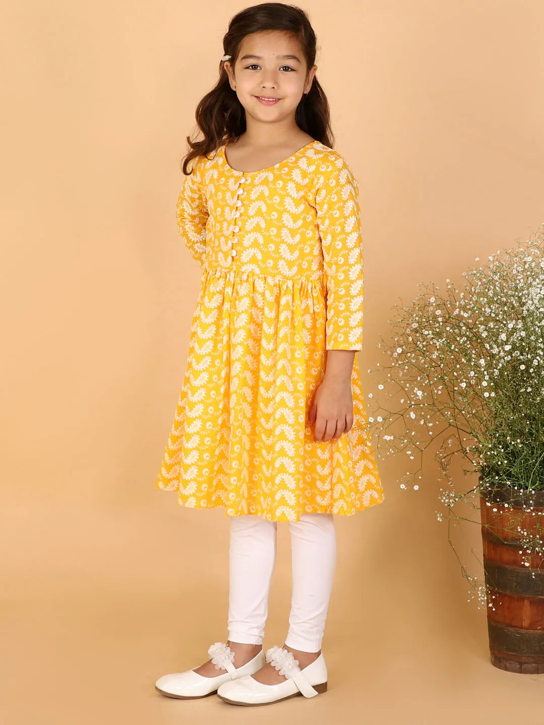 VASTRAMAY Girl's Orange Pure Cotton Chikankari Kurta With Leggings