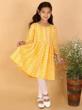 VASTRAMAY Girl's Orange Pure Cotton Chikankari Kurta With Leggings