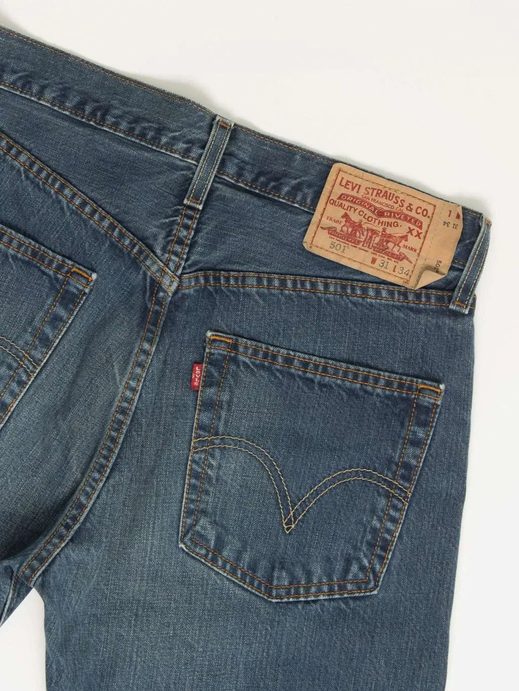 Vintage Levis 501 jeans 31 x 33 dark blue mid wash Y2K