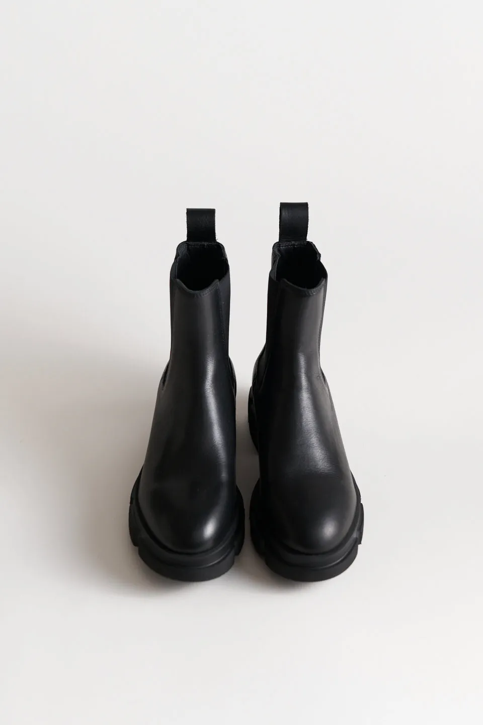 Vitello Black Low Chelsea Boots